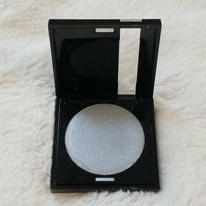 Makeup Forever eyeshadow - #82 silver shimmer